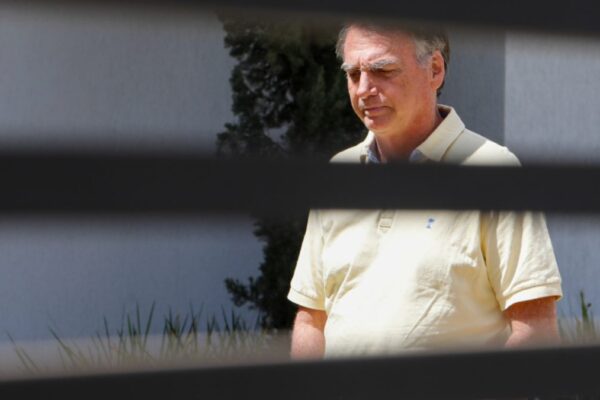 Paulo Cunha Bueno solicita manutenção da prisão de Jair Bolsonaro