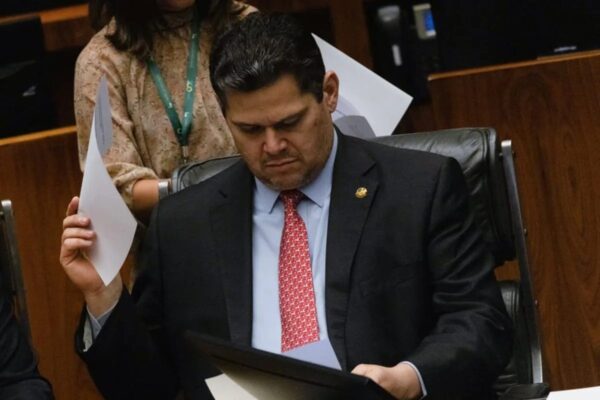 Davi Alcolumbre adia votação da PEC dos agentes de saúde