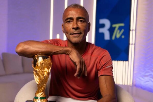 Romário renuncia ao salário de senador na Copa