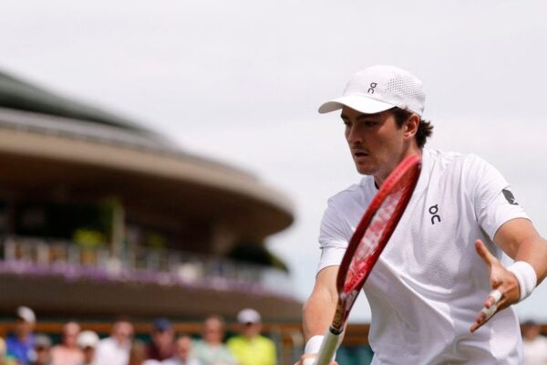 João Fonseca enfrenta Jesper de Jong em Wimbledon