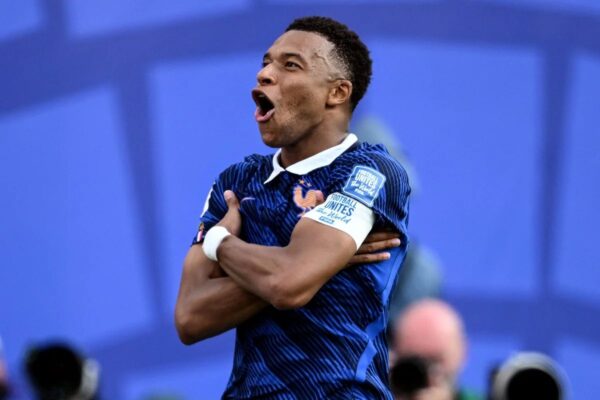 Kylian Mbappé alcança Lionel Messi na artilharia da Copa