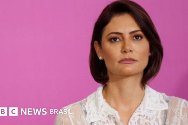 Michelle Bolsonaro renuncia à presidência do PL Mulher