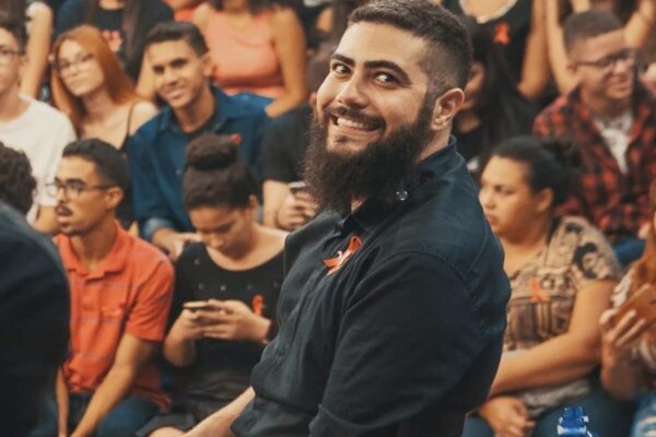 Henrique passa por cirurgia e cancela shows em Rondônia