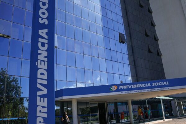 INSS reduz fila de pedidos para 1,8 milhão