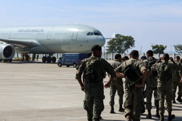 FAB transporta ajuda humanitária para vítimas na Venezuela