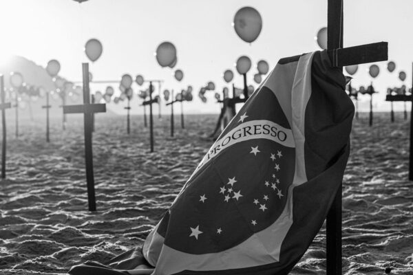 Exposição celebra ciência e memória da Covid-19 com Nísia Trindade