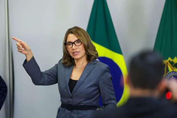 Janja Lula da Silva rebate críticas de Paulo Figueiredo