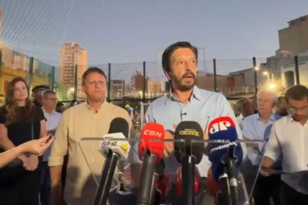 Ricardo Nunes inaugura Praça do Triunfo em São Paulo