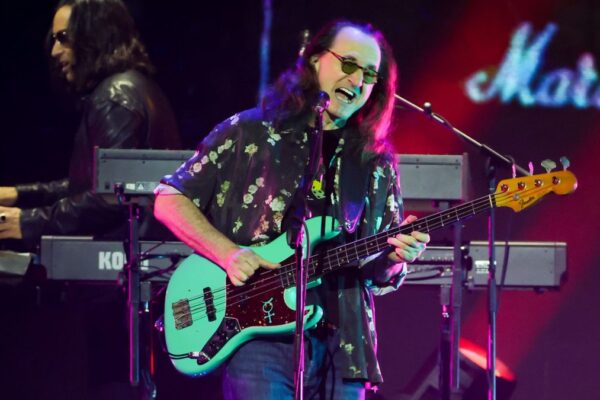 Geddy Lee adia shows do Rush no Texas