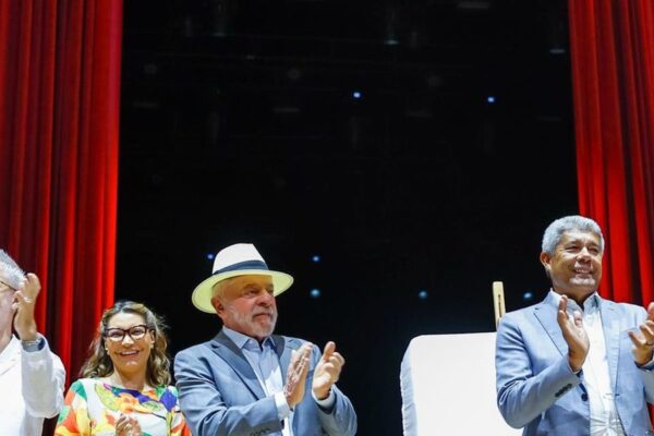 Luiz Inácio Lula da Silva entrega Teatro Castro Alves reformado