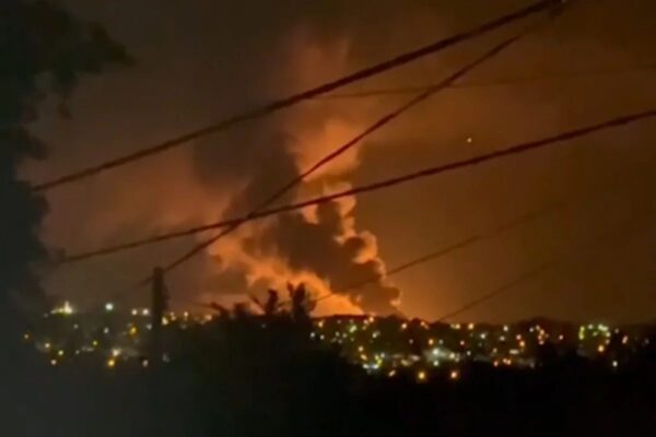 Bombardeio russo atinge prédios em Kiev e mata 13