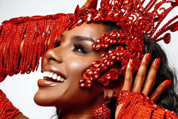 Bellinha Delfim assume posto de Rainha de Bateria