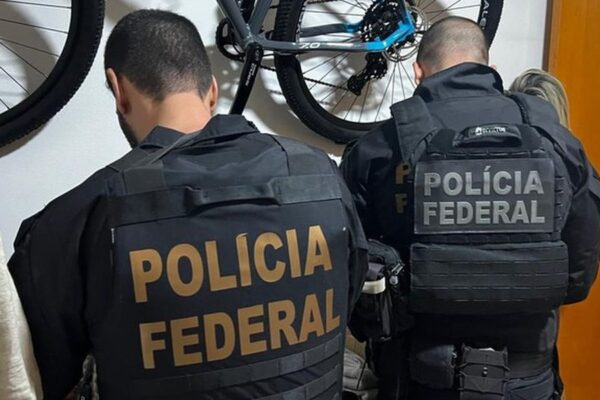 Polícia Federal cumpre mandados contra lavagem de dinheiro