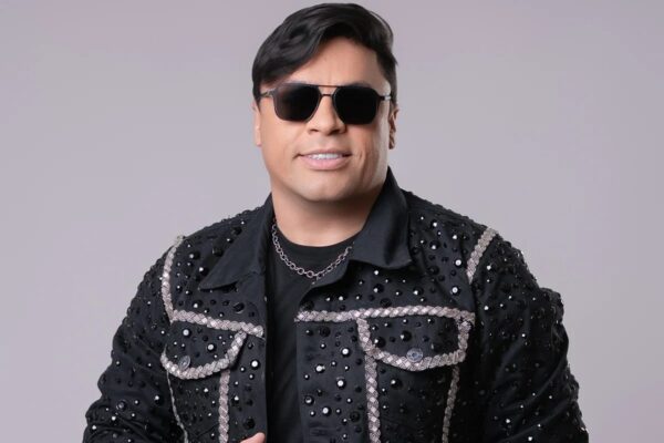 Cantor Neto Araújo morre aos 42 anos