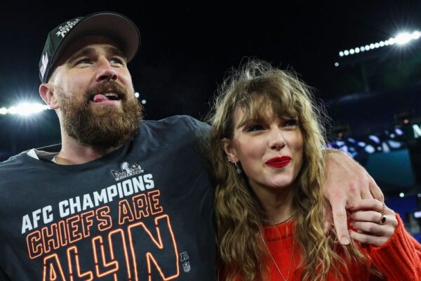 Taylor Swift e Travis Kelce doam US$ 26 milhões