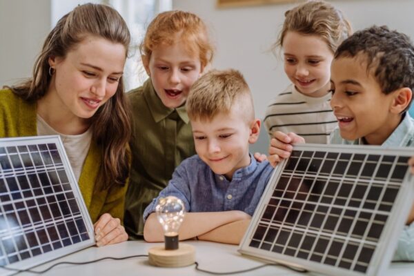 Escolas debatem emissões de carbono com estudantes brasileiros