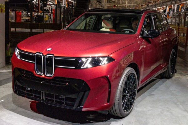 BMW mantém motor V8 em novos modelos X5
