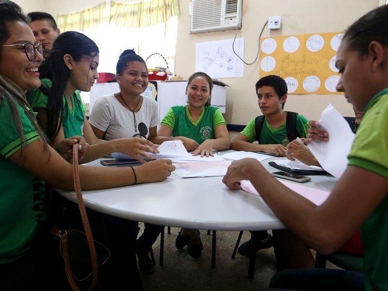 Estudantes nascidos em setembro e outubro recebem Pé-de-Meia