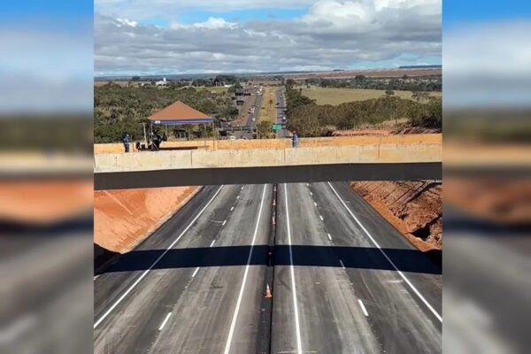 DNIT libera pista inferior de viaduto na BR-020