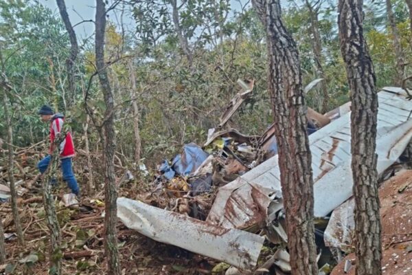 Queda de avião Embraer mata duas pessoas em Campo Grande