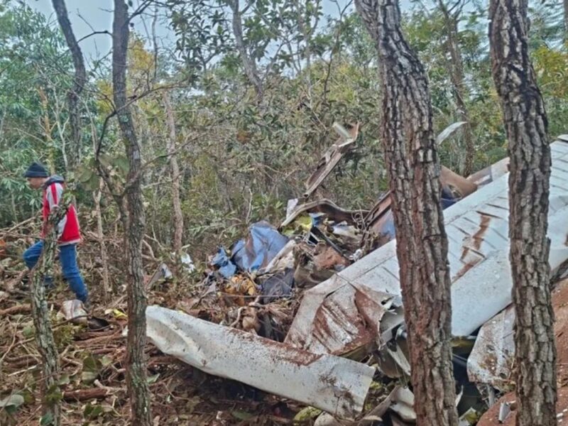 Queda de avião Embraer mata duas pessoas em Campo Grande