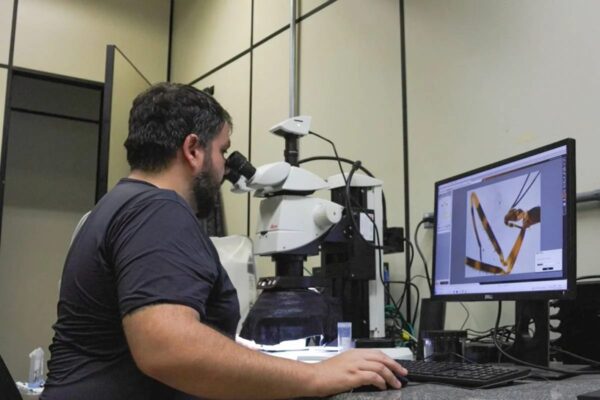 Jader de Oliveira identifica barbeiro invasor em Lisboa