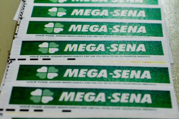 Mega-Sena acumula e prêmio sobe para 38 milhões
