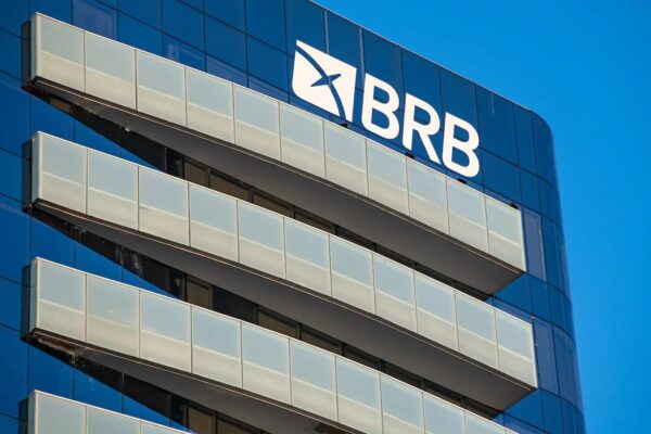 Ações do Banco de Brasília atingem valor mínimo histórico