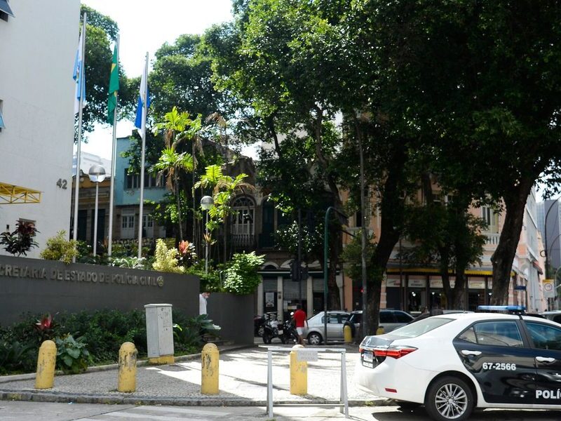 Agentes fecham biqueira de combustível em Duque de Caxias