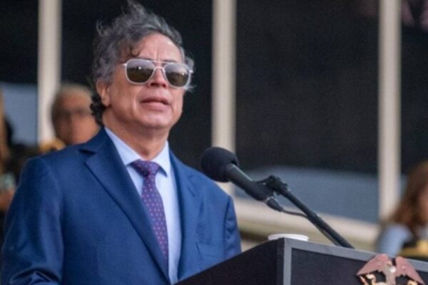 Gustavo Petro antecipa discurso de despedida na Colômbia