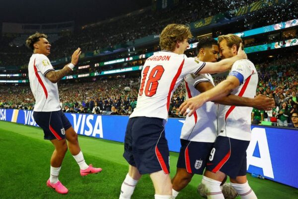 Inglaterra elimina México e avança às quartas da Copa