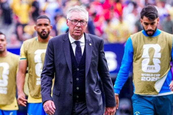 Carlo Ancelotti mantém contrato após eliminação na Copa