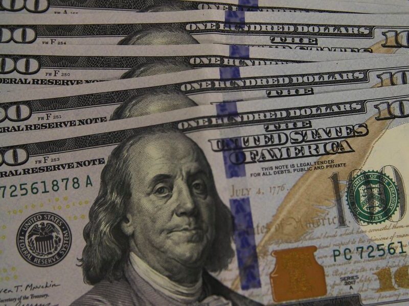 Dólar fecha em R$ 5,13 com alta de commodities