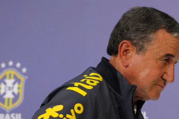 Carlos Alberto Parreira segue internado em UTI hospitalar