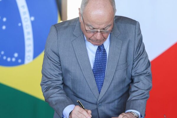 Mauro Vieira aponta risco militar dos EUA no Brasil