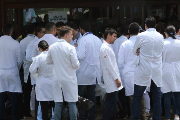 Candidatos encerram inscrições para residência médica no Enare