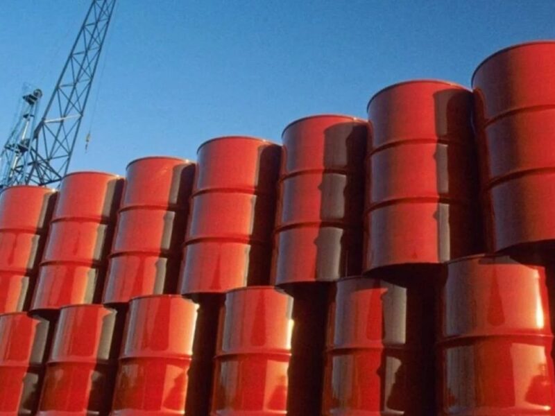 Petróleo dispara após ataques dos EUA ao Irã