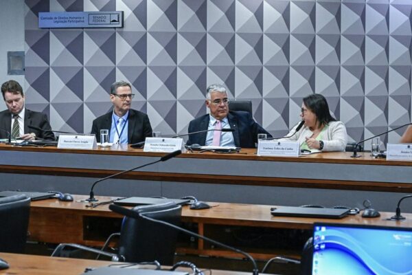 Defensores públicos exigem restrições severas para bets