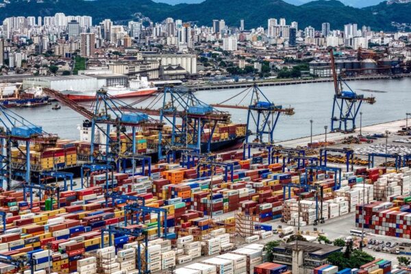 Estados Unidos analisam sobretaxas contra produtos do Brasil