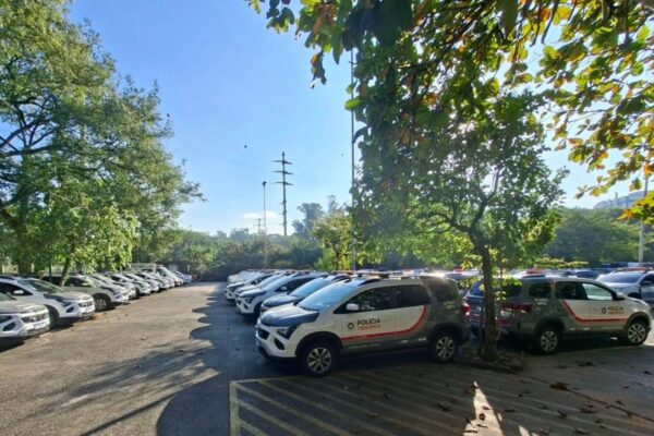 Polícia Técnico-Científica mantém viaturas paradas no Butantã