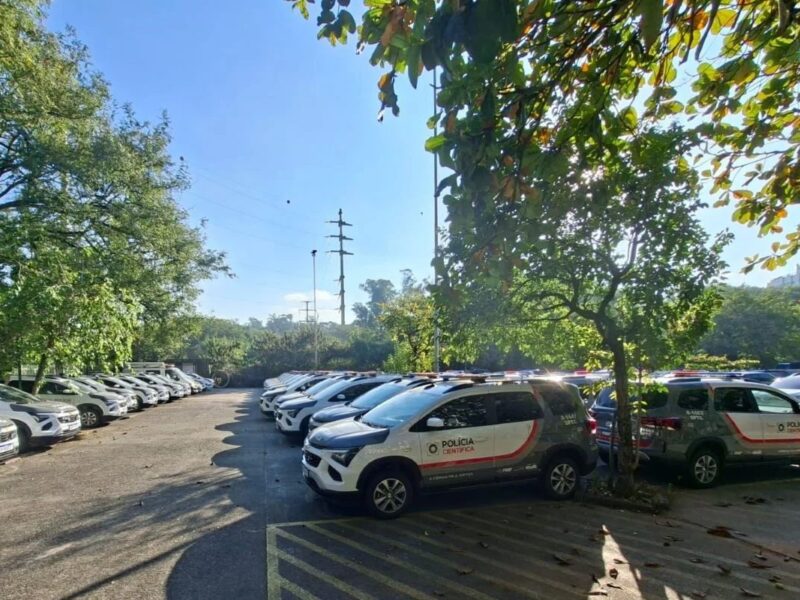 Polícia Técnico-Científica mantém viaturas paradas no Butantã
