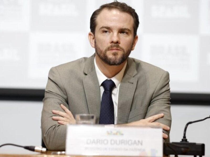 Dario Durigan adia retirada de subsídio da gasolina