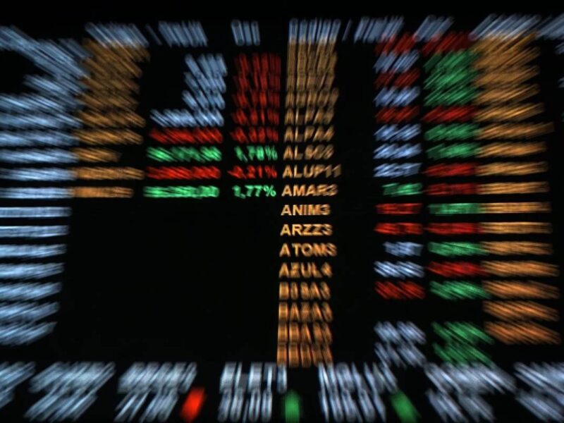 Ibovespa recua com expectativa sobre emprego nos EUA