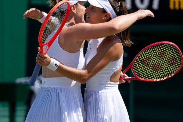 Luisa Stefani disputa semifinal de duplas em Wimbledon
