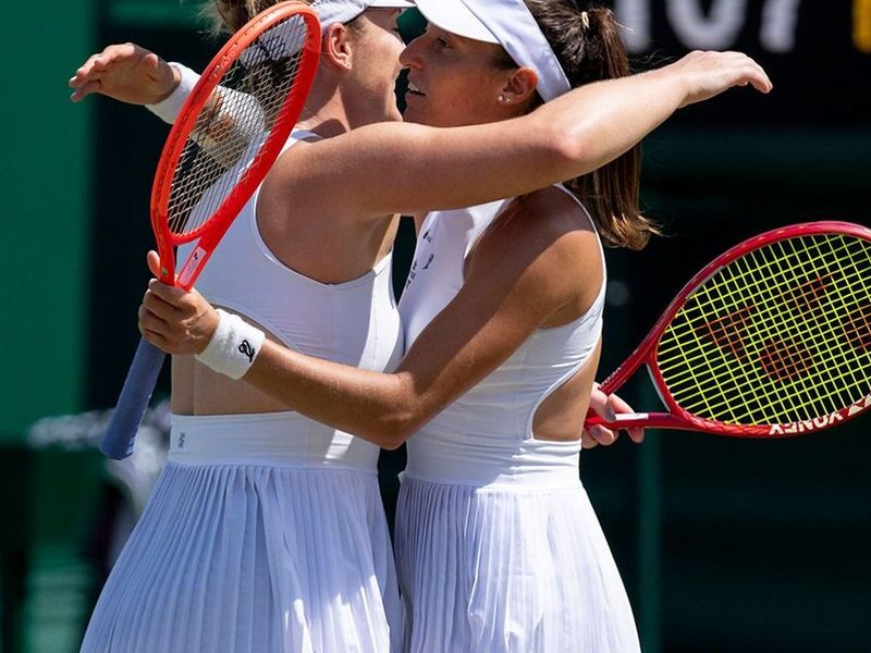 Luisa Stefani disputa semifinal de duplas em Wimbledon