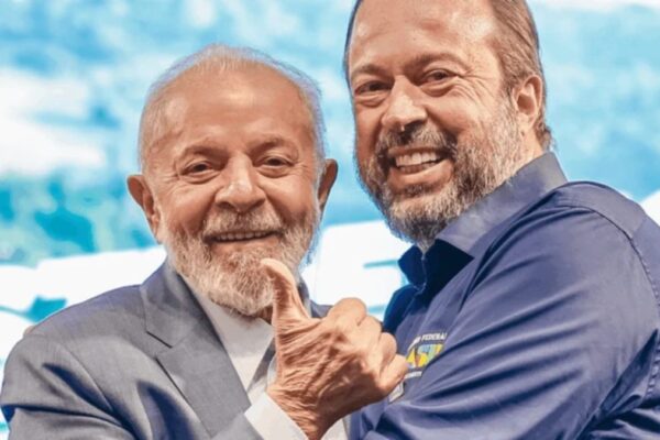 Alexandre Silveira propõe veto a venda de mineradoras