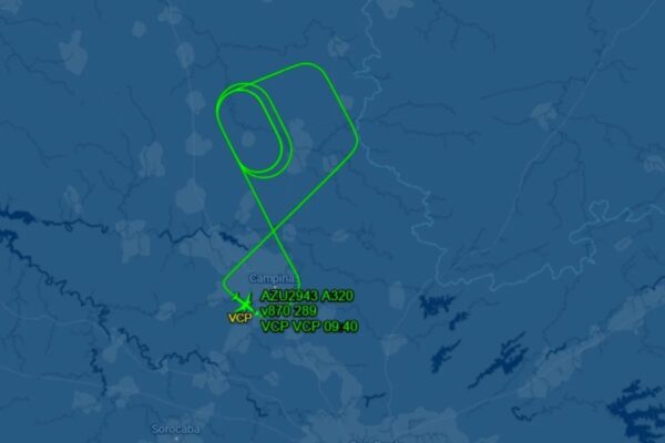 Voo AD2943 da Azul retorna ao Aeroporto de Viracopos